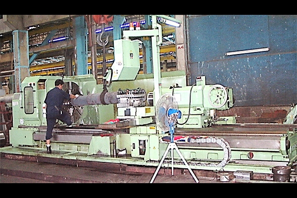 CNC Heavy Duty Lathe Model : Dynaturn 1100x400